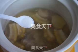 玉米排骨汤的做法步骤：7