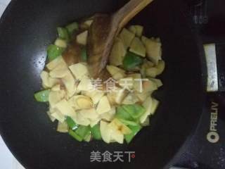 家常青椒土豆片的做法步骤：5