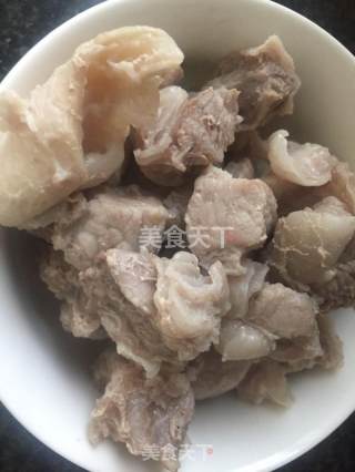 胡萝卜土豆炖牛肉的做法步骤：1