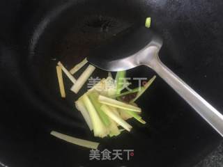 胡萝卜土豆炖牛肉的做法步骤：2