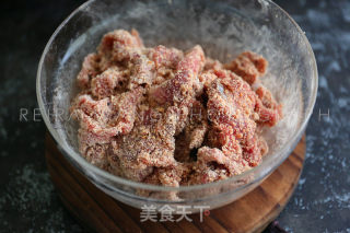 粉蒸牛肉的做法步骤：7