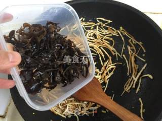 韭菜木耳炒豆干的做法步骤：6