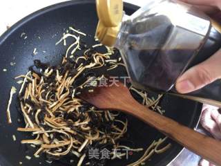 韭菜木耳炒豆干的做法步骤：7