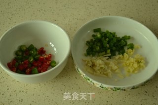 农家腌菜炒豆腐的做法步骤：2