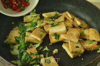 农家腌菜炒豆腐的做法步骤：8