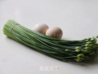 韭菜花炒鸡蛋的做法步骤：1