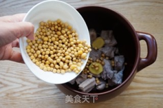 冬瓜排骨黄豆汤的做法步骤：5