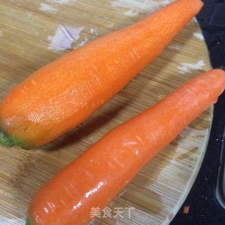 素食-【青椒木耳胡萝卜炒三丝】的做法步骤：1