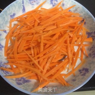 素食-【青椒木耳胡萝卜炒三丝】的做法步骤：2