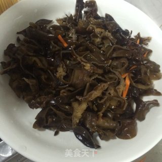 素食-【青椒木耳胡萝卜炒三丝】的做法步骤：3