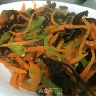 素食-【青椒木耳胡萝卜炒三丝】的做法步骤：10