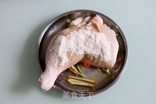 盐焗鸡粉蒸鸡腿的做法步骤：2