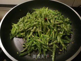 干煸四季豆（家常炒豆角）的做法步骤：4