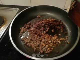 香菇牛肉炸酱面的做法步骤：7