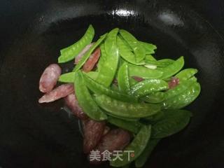 荷兰豆炒腊肠的做法步骤：5