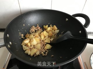 香酥肉末土豆的做法步骤：6