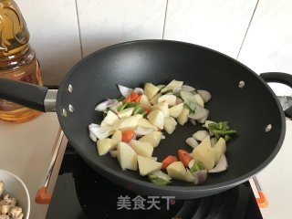 咖喱土豆鸡块的做法步骤：3