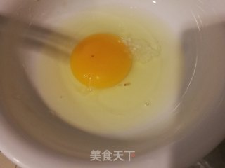 胡萝卜韭菜鸡蛋软饼（快手早餐）的做法步骤：2