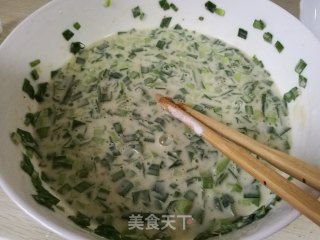 胡萝卜韭菜鸡蛋软饼（快手早餐）的做法步骤：3