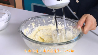 「原味」英式奶油奶酪霜 （24个纸杯分量）完美教程的做法步骤：5