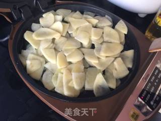 腊肠土豆片的做法步骤：2