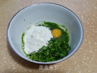 菠菜蛋饼的做法步骤：3