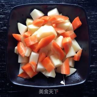 土豆炖牛腩的做法步骤：2