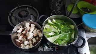 香菇油菜的做法步骤：1