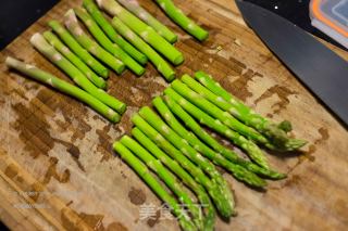 芦笋杏鲍菇酿鸡翅（含鸡中翅去骨全视频教程）的做法步骤：2