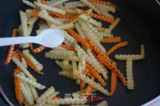 【北京】香辣狼牙土豆条的做法步骤：5