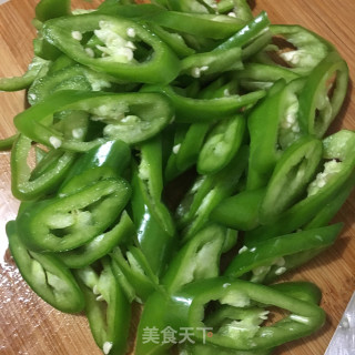 【广东】青椒炒肉丝的做法步骤：1