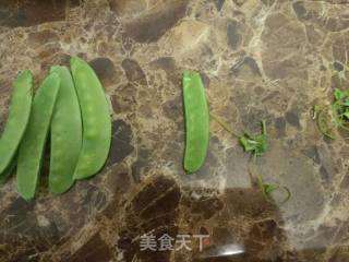 【天津】蒜蓉荷兰豆的做法步骤：1