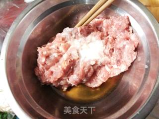 【苏州】荠菜蘑菇鲜肉水饺的做法步骤：1