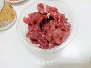 青椒炒肉片的做法步骤：1