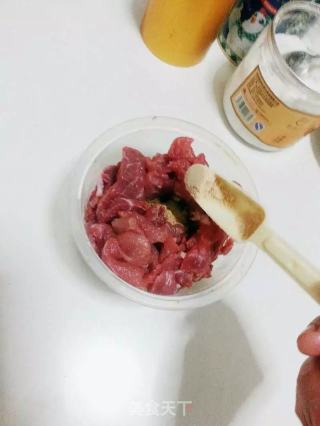 青椒炒肉片的做法步骤：3