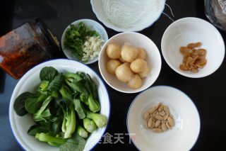 【广东】青菜鱼蛋粉的做法步骤：1