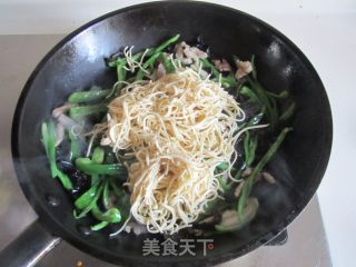 青椒干丝炒肉丝的做法步骤：7