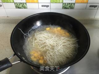 【温州】地瓜虾酱肉汤粉干的做法步骤：5