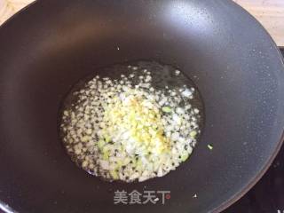 青豆炒虾仁的做法步骤：6