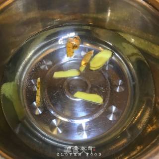 火爆鱿鱼的做法步骤：2