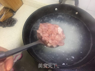 荠菜皮蛋瘦肉粥的做法步骤：6