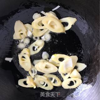 荠菜春笋炒年糕的做法步骤：7