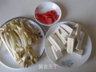 花生芽炒豆腐的做法步骤：1