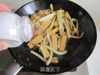 花生芽炒豆腐的做法步骤：7