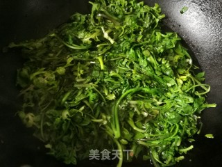 滕州荠菜豆腐菜煎饼的做法步骤：2