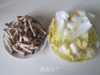 蟹味菇炒娃娃菜的做法步骤：1