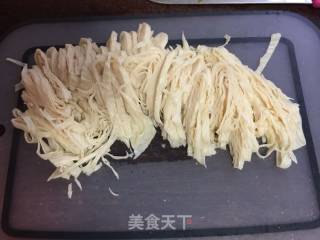 香椿拌豆皮丝的做法步骤：7