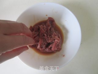 牛肉炒莴苣丝的做法步骤：2