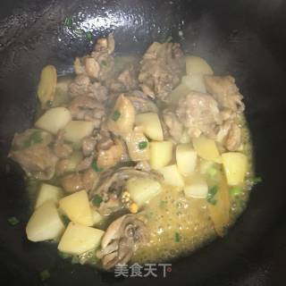 腐乳土豆炒土鸡的做法步骤：5