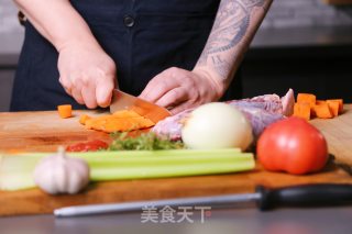 红酒炖牛肉的做法步骤：1